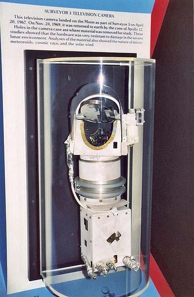 O Caso da Surveyor 3 Em 1967 a NASA enviou para a Lua a sonda não-tripulada Surveyor 3.