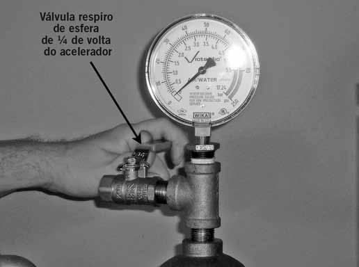 23. Abra a válvula de drenagem principal do sistema de abastecimento de água. 20. Se houver um Acelerador Via-Seca, Série 746-LPA instalado, feche a válvula respiro do acelerador 1/4 de volta.