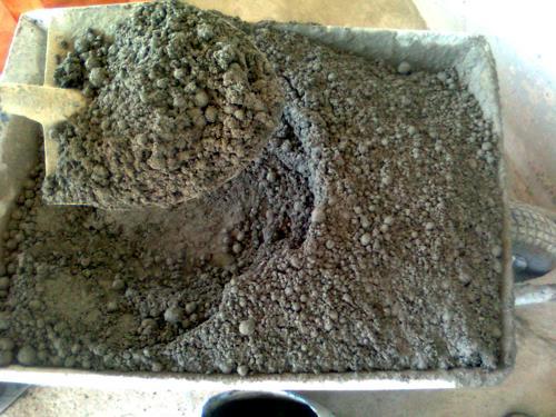 Reparos em elementos estruturais Reparos com argamassa Argamassas de cimento e areia b) Argamassa farofa A cura pode ser química ou úmida.