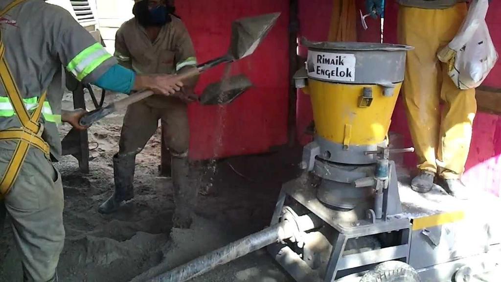 Reparos em elementos estruturais Reparos com concreto projetado Existem basicamente dois processos relacionados a esta técnica: mistura seca e mistura úmida.