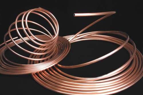 TUBOS DE COBRE GÁS Tubos de cobre GAS são produzidos sem costura, com processo de fabricação semelhante aos tubos HIDROLAR e SOLAR, recebendo tratamento térmico posterior a trelifação, tornando-os