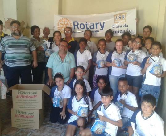 Rotary Club Oliveira O Rotary Club de Oliveira realizou uma festiva para os assistidos pela Vila