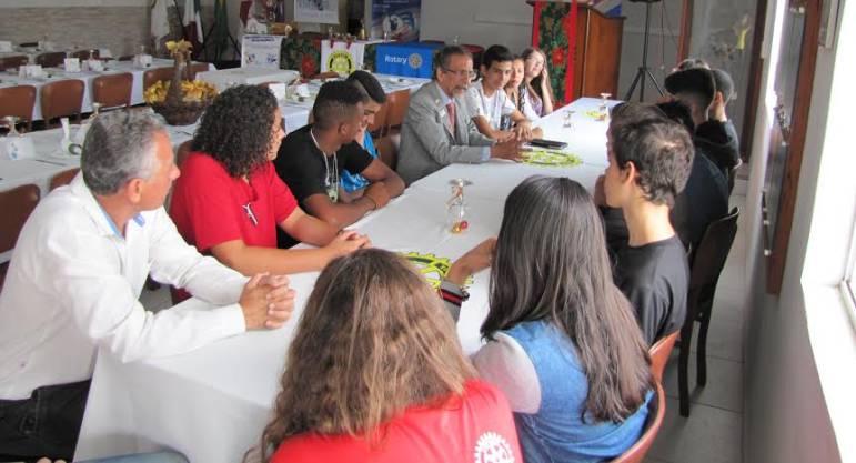 de Carmo do Rio Claro Reunião com os