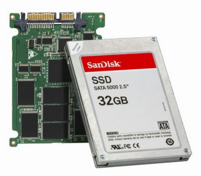 Atualmente com capacidade cerca de 16 GB SSD (Unidades de Estado Sólido) 78 Principais características: Utiliza circuitos integrados.