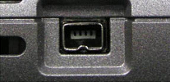 Barramento Firewire ou IEEE 1394 107 Também é utilizado para alimentação elétrica e uma porta Firewire é capaz de fornecer até 45 watts de energia, quase 10 vezes mais que no USB.