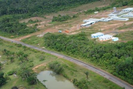 através de convênios vinculado ao Programa Nacional de Educação na Reforma Agrária (PRONERA).