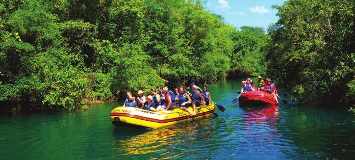 Flutuação por rios de águas transparentes com cardumes coloridos, trilhas, visitas a grutas e outras atividades surpreendentes na natureza Gruta de São Mateus Visitas à Gruta de São Mateus, com