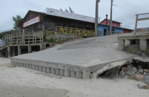 Lá você encontra sítios arqueológicos, trilhas e mergulho profissional.