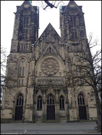 Figura 40 - Dois Monumentos da Cidade de Münster (Fonte Própria) Münster é uma cidade com história e com grande património.