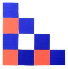 Substituição de cada quadrado da figura por uma peça igual à figura