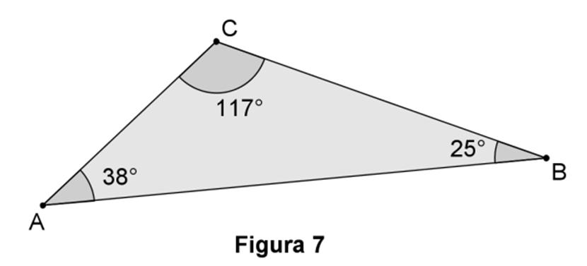 7. Na Figura 5 está representado um triângulo equilátero. Qual a amplitude, em graus, do ângulo? Mostra como chegaste à tua resposta.