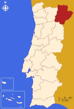 O Distrito de Bragança, identificado como nordeste transmontano, é uma região com fronteira a Norte a e a Este com Espanha, a Sul com o Distrito da Guarda e a Oeste com o Distrito de Vila