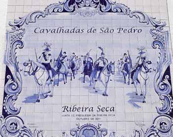 É da sua história e tradição que nos fala o padre Norberto Pacheco, pároco da Igreja de São Pedro, no seu livro intitulado Ribeira Seca Terra das Cavalhadas de São Pedro e da Madre Teresa da