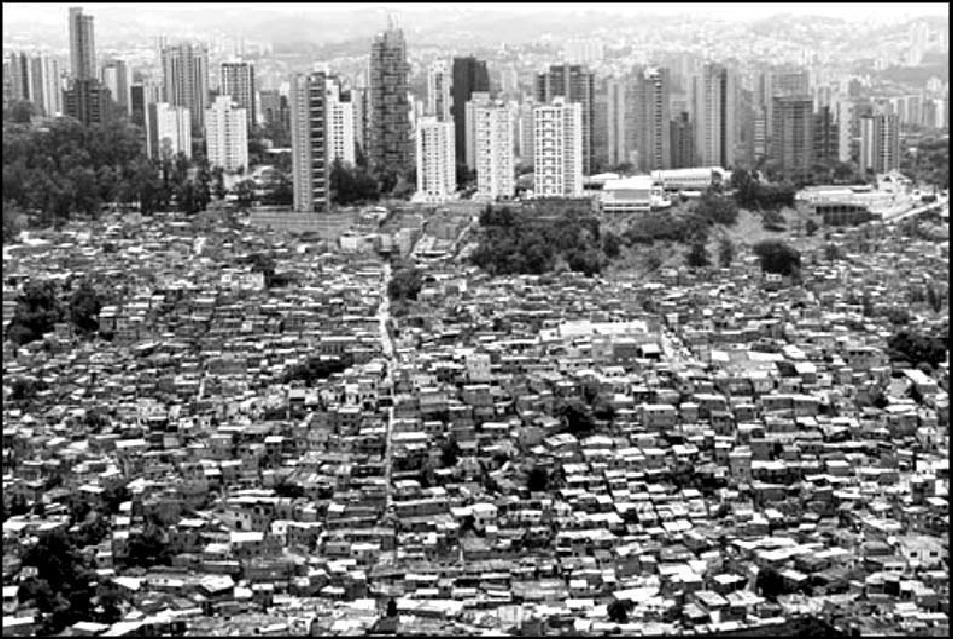 Questão 02 (Valor: 15 pontos) A partir da análise da ilustração e com base nos conhecimentos sobre desigualda socioeconômicas regionais, associadas aos problemas de exclusão social no Brasil,