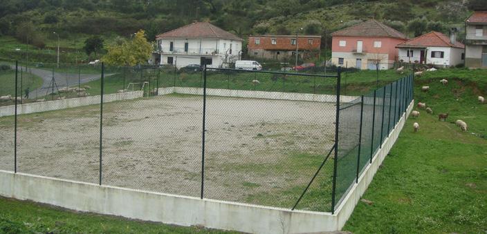 ALFÂNDEGA DA FÉ - Pequeno Campo de Jogos de Sendim da Serra Sendim da Serra 5350-353, Alfândega da Fé Coordenadas GPS: 41 17 48.6 N 6 58 48.5 W Tel: 963 174 087 Fax: 279 462 619 Site: www.