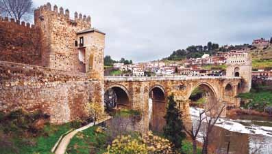 Visita panorâmica com extenso percurso por suas mais importantes avenidas, praças e edifícios: Gran Vía, Cibeles, orta de Alcalá, aseo de la Castellana, raça de Espanha, raça do Oriente, etc.