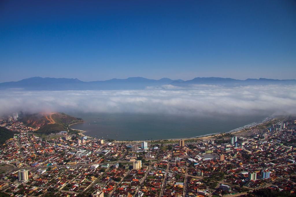 caraguatatuba Caraguatatuba CAPITAL DO LITORAL NORTE Cidade mais populosa do Litoral Norte, Caraguatatuba destaca-se por sua localização central, pela força de seu comércio e pelas praias