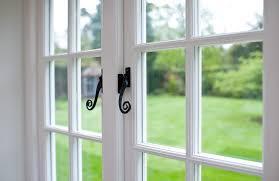 Existem diversos tipos de esquadrias, para portas e janelas.