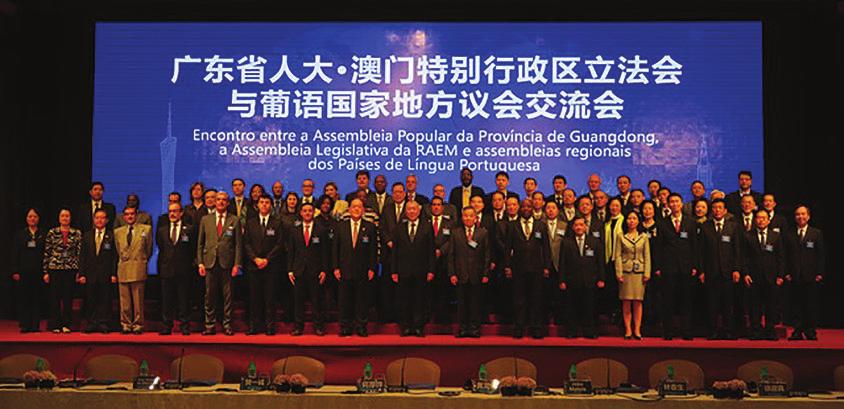 O Cônsul Geral do Brasil em Guangzhou, José Vicente da Silva Lessa, o Presidente da Assembleia Provincial de Maputo de Moçambique, João Matola e o Presidente da Assembleia Municipal da Câmara do