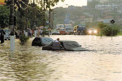 deixando prejuízos econômicos que