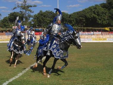 Questão 16 Aprendi, na década de 60, que o Estado de São Paulo fazia parte da região Sul. Minas estava na região Leste, assim como a Bahia, o Rio, o Espírito Santo e Sergipe.