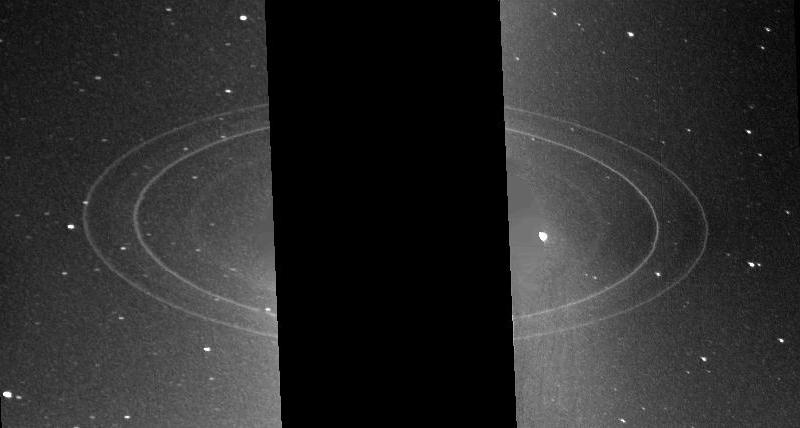 Em 2003 o Telescópio Hubble mostrou 2 outros anéis externos, estendendo-se a 103.000 km. Os anéis de Urano têm muito pouca poeira e são formados por partículas grandes, de 20 cm a 20m.