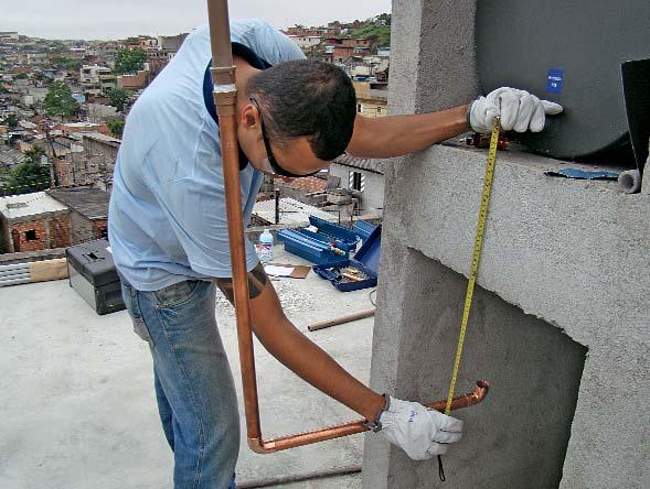 alimentado por gravidade, o reservatório térmico deve ser instalado com tubulação exclusiva de água fria.