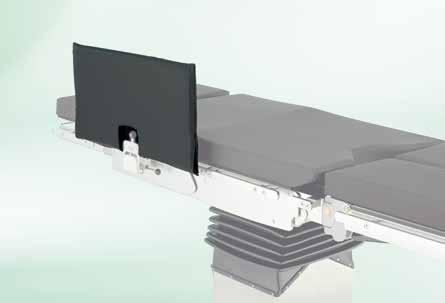 A mesa cirúrgica é levada até a posição mais alta e introduzida na base móvel, esta base é posicionada sob a parte do assento.