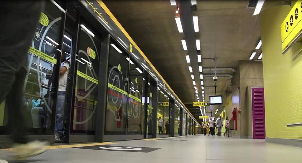 MONTAGEM DAS PORTAS DE PLATAFORMA METRO SÃO