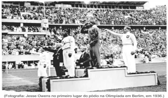Com base no texto, na imagem e nos conhecimentos sobre o tema, responda as questões propostas: 1 Qual seria o motivo pelo qual Adolf Hitler ficou insatisfeito em relação à vitória de Jesse Owens na