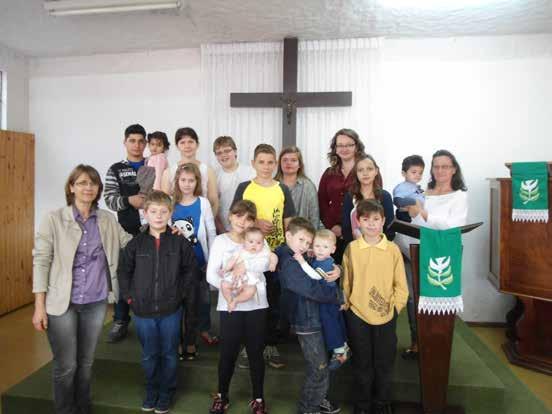 FOTO DAS CRIANÇAS DA ESCOLA DOMINICAL DA CONGREGAÇÃO CONCÓRDIA, DE RIO DO SUL - SC, COM AS PROFESSORAS ELENICE LIPPEL, EDINARA J. HAHN E MARI L. BREHM. FAÇA DE CONTA QUE VOCÊ É LUTERO!