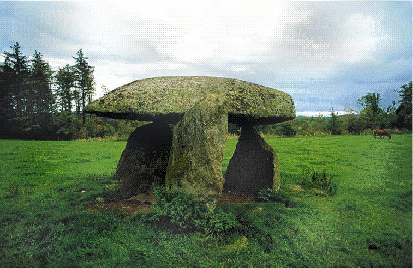 Figura 2: Exemplo de Dólmen próximo a cidade de Okehampton Inglaterra. Fonte: http://www.stonepages.com/england/england.