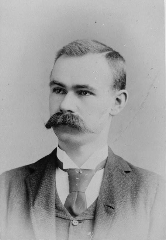 PRIMEIROS COMPUTADORES DE GRANDE PORTE Herman Hollerith (1860-1929, Estados Unidos) Principal impulsionador do leitor de cartões perfurados, instrumento