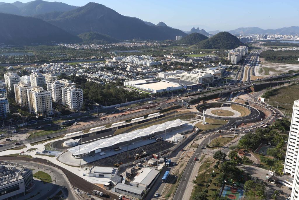 Partes de sua infraestrutura prevista não foram finalizadas, como a ampliação do terminal de Deodoro e a inserção de uma alça de ligação direta entre este corredor e o BRT