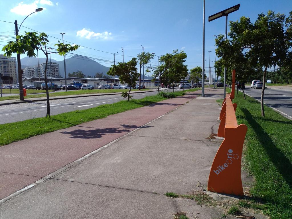 Acesso e Integração - Sistemas de Bicicletas Compartilhadas Apenas um ponto de bicicleta compartilhada - Terminal do Recreio.