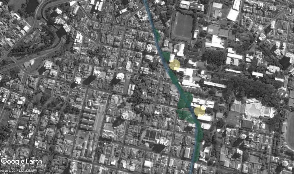 Figura 7 Vista aérea entrada/saída da física da USP com áreas verdes, via de acesso e localização das entradas CARACTERÍSTICAS DO ACESSO O acesso nessa área apresenta certa periculosidade, não apenas