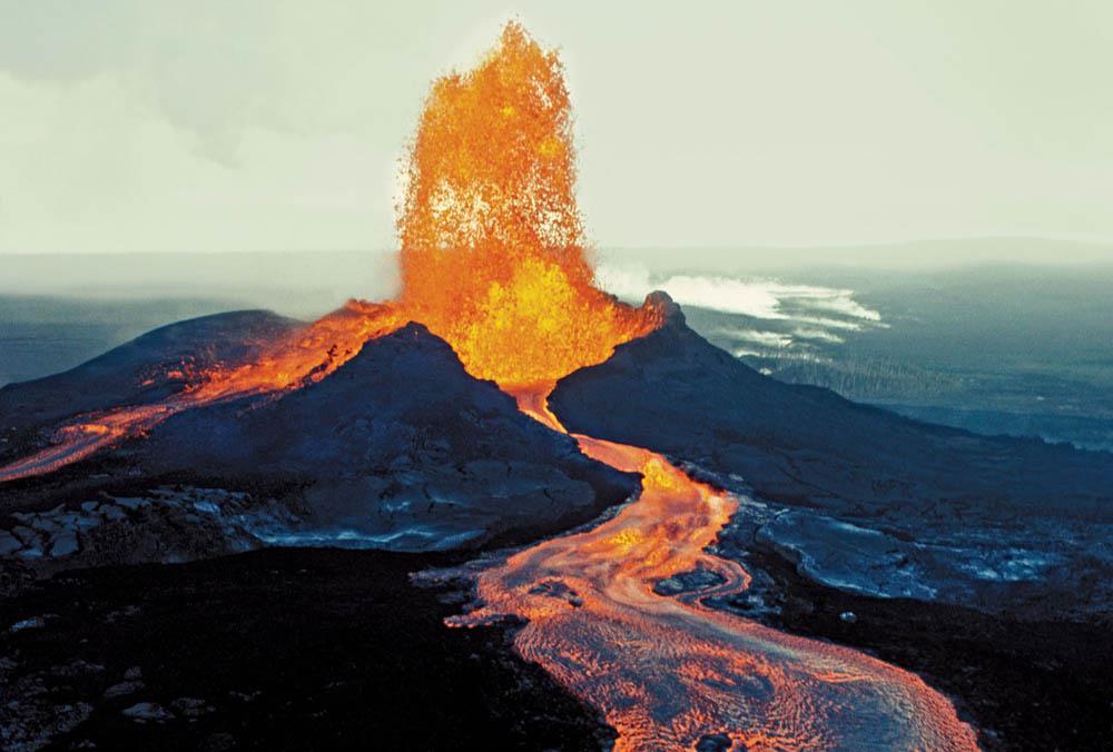 lavas e de outros materiais eruptivos.