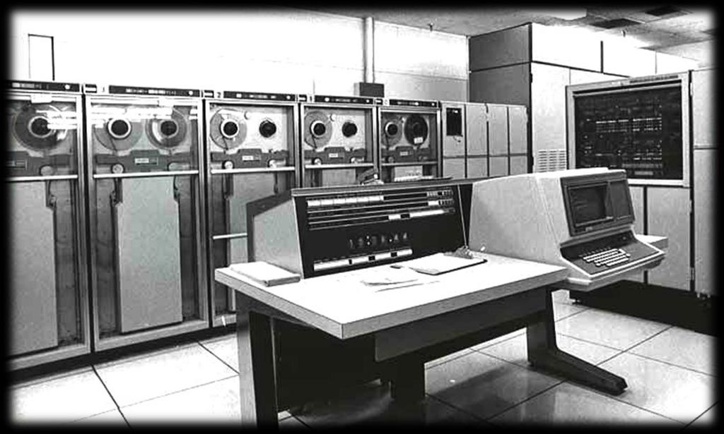 UNIVAC I (1947) Primeiro computador comercial de sucesso.