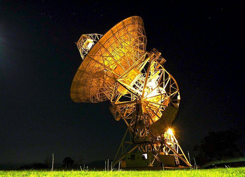 CARACTERÍSTICAS DA IONOSFERA As partículas de eletricidade existentes na ionosfera permitem a transmissão de