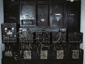 0 ENIAC teve vida ativa curta e foi aposentado em 1952 Pode-se