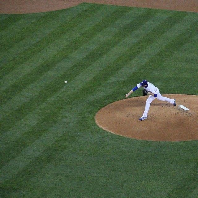 Aproveite para curtir um dos vários esportes que a cidade abraça. Uma sugestão é o Baseball.