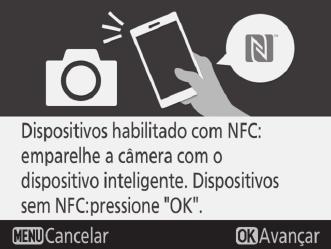 Para conectar usando NFC, toque com a antena de NFC do dispositivo inteligente no logotipo (N-Mark) da câmera, em seguida espere que o aplicativo SnapBridge seja iniciado e continue para o passo 7.