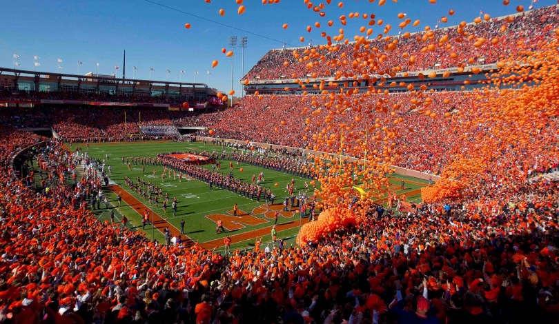 Em Clemson, a tradição de esportes universitários é muito forte, principalmente no futebol americano.