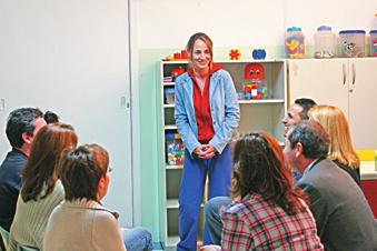 educação na escola O que você deve fazer para garantir que o seu filho tenha um ensino de qualidade 2 Vá à escola do seu filho Apresente-se aos professores dele Conheça o espaço: sala de aula,