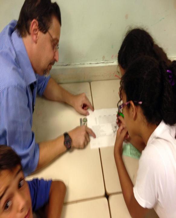 Grupo SER) em 4 escolas de ensino fundamental (2 em Manaus-AM e 2 em São Paulo-SP) A