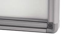 Marco de aluminio y puerta de metacrilato con cerradura. Ideal para la fijación de documentos mediante chinchetas o imanes.