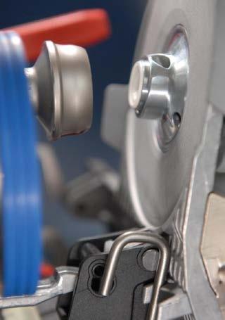 Os elementos de centragem entre o apoio do rotor e a tampa giratória com o bocal de saída e a tampa do rotor ajudam a reduzir a dispersão entre as posições de fiação.