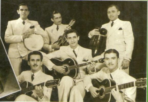 Fig. 3 - Grupo Bando da Lua que regularmente se apresentava no Cassino da Urca nos anos 1930-1940 A era de ouro dos cassinos também foi uma era dourada para músicos e artistas brasileiros.