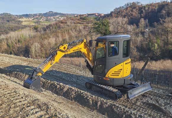 08 SISTEMA HIDRÁULICO Controlo suave, desempenho poderoso. A conversão eficiente da potência do motor no músculo hidráulico está por trás da eficiência das mini-escavadoras New Holland.