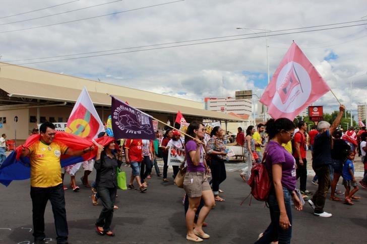 prejudicada. Então é mais do que justo que possamos nos mobilizar, somar, pois a mobilização é o instrumento de luta, afirma Elisangela Moura.